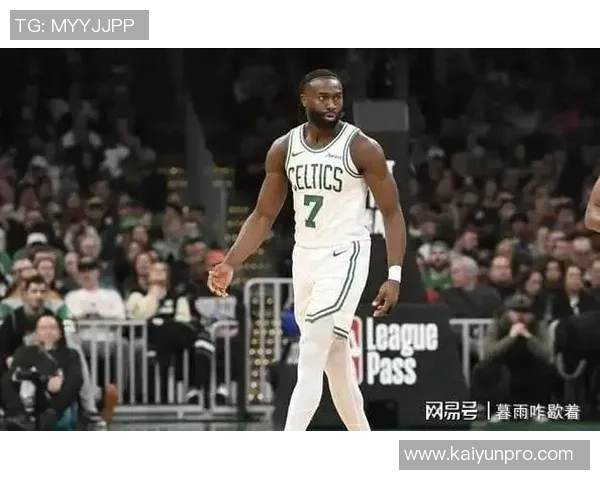 杰伦布朗称赞蒂尔曼表现出色末节发挥堪称现象级的全能球员 杰伦布朗称赞蒂尔曼表现出色末节发挥堪称现象级的全能球员