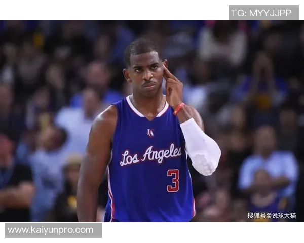 快船主场致敬保罗最后赛季视频播放引发球迷热议